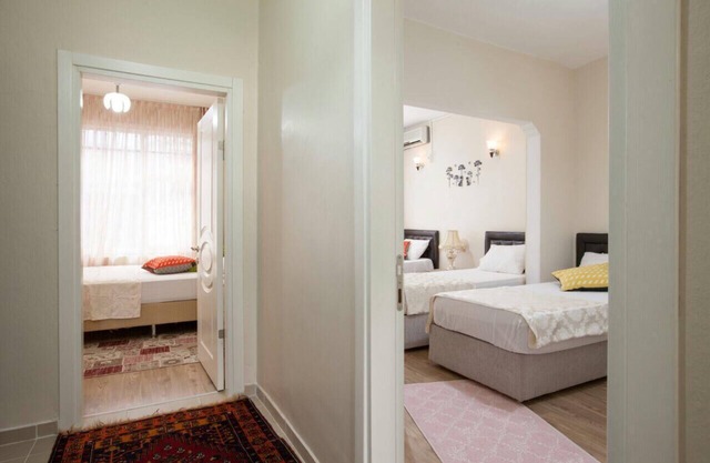 Convenient 3-Bedroom flat for 10, Near Blue Mosque, AC & WiFi