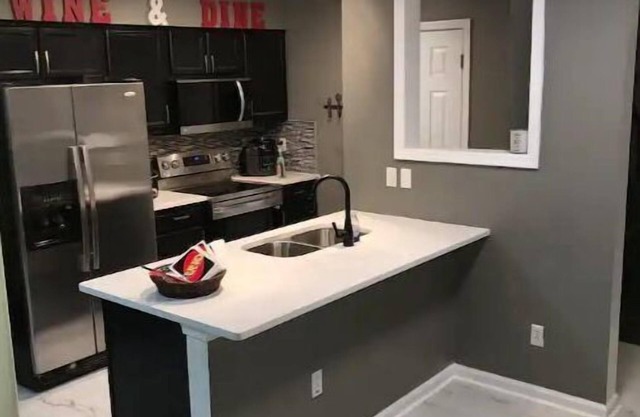 Convenient 4 min drive to ocean view !