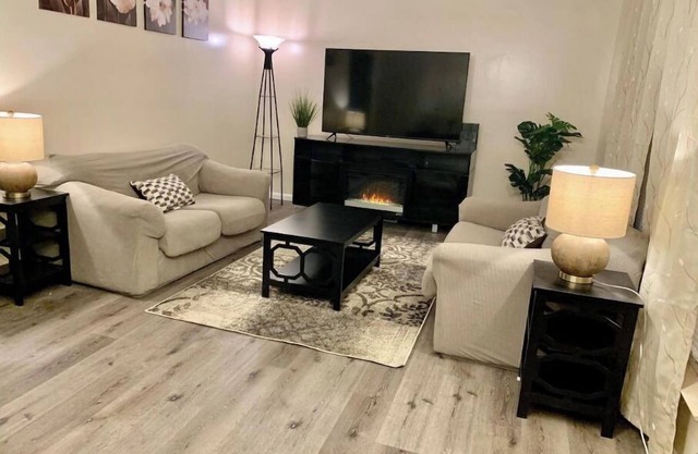 Convenient and newly renovated cozy private home