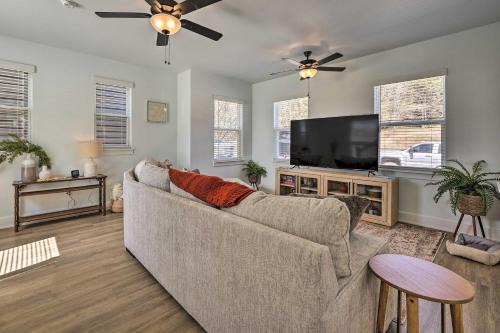 Convenient Fayetteville Home - 3 Mi to Town!