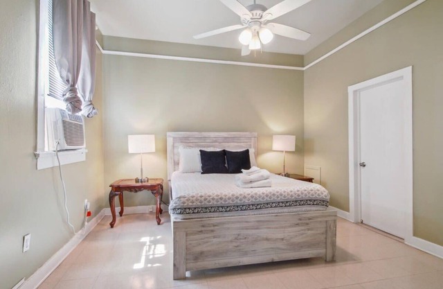 Convenient French Quarter 1br Apartment