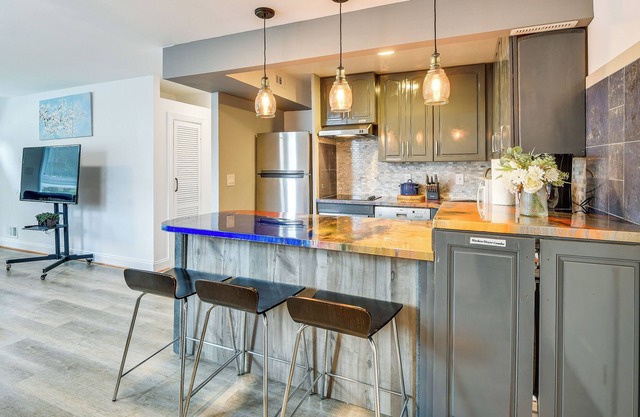 Convenient Glenarden Home - 3 Mi to FedEx Field!
