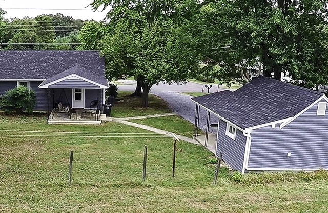 Convenient Home With Guest House