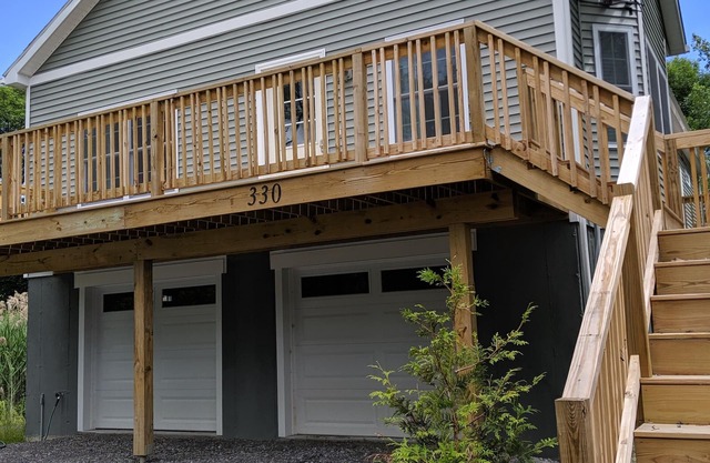 Convenient Location - N. End of Saratoga Lake