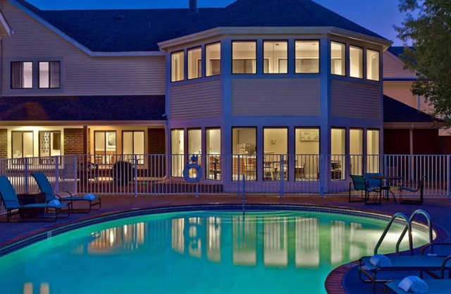 Convenient Stay in Minnesota, Free Parking, Onsite Pool, Pets Allowed