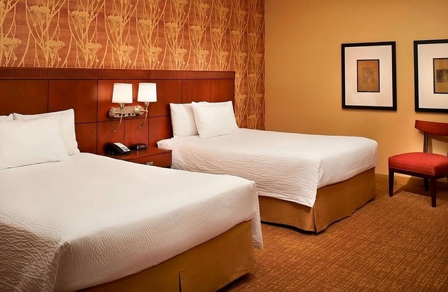Convenient Stay in Detroit Auburn Hills! 2 Enjoyable Units, Pets Allowed, Pool!