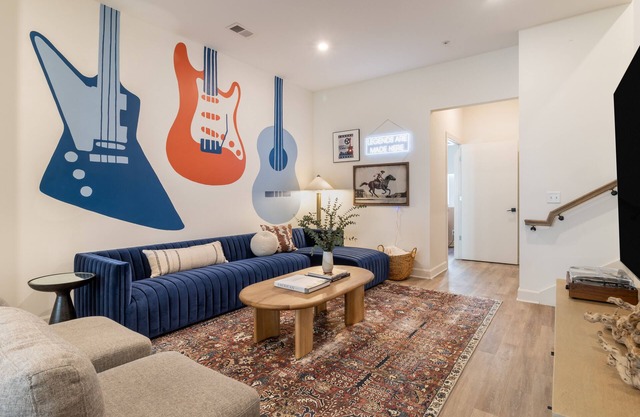 Conway D203 by AvantStay | Prime Downtown Location w/Private Rooftop