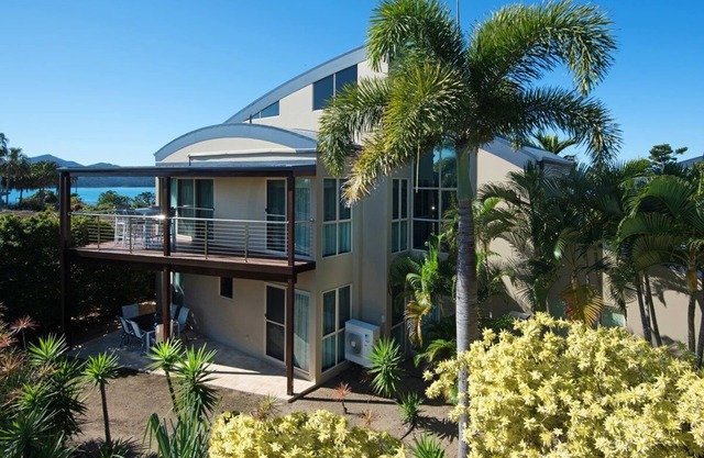 Cooinda Gardens 6 on Hamilton Island by HamoRent
