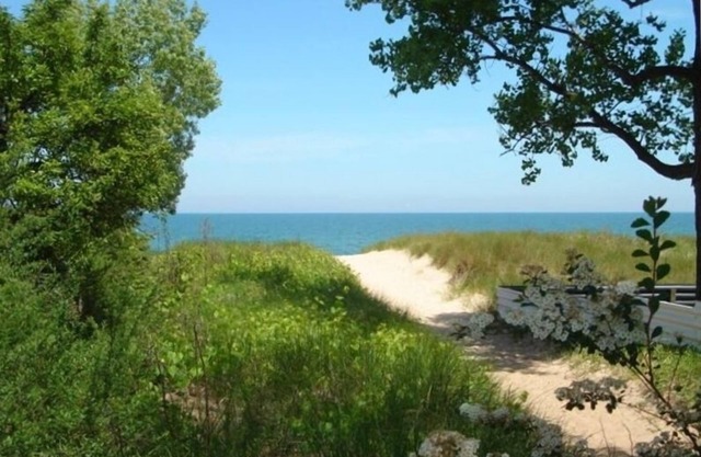 Cool Beach House - new & improved - 3bd-2 ba