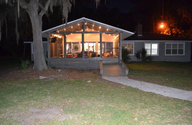 Cool Decor @$225/nt! Oyster House Waterfront with Dock Near Savannah- Sleeps 8