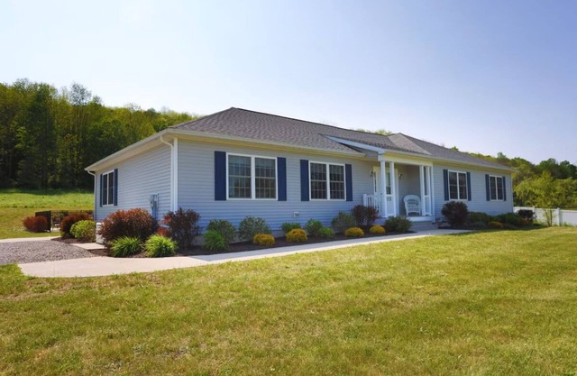 Coop Diamonds Luxury Rentals; Sunrise Estates 6