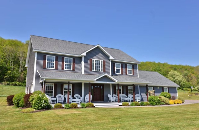 Coop Diamonds Luxury Rentals; Sunrise Estates 5