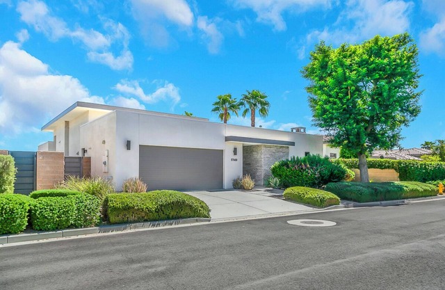 'Coral Sunrise' Pool & Spa 3BR/3.5BA Desert Home
