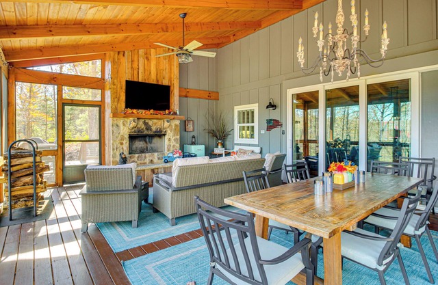 'Cork & Creek Cottage' w/Mtn & Pasture Views!