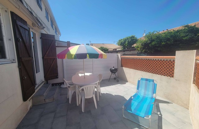 Corner house in Residence with shared pool, at only 300 from the sea, PORTIRAGNES PLAGE