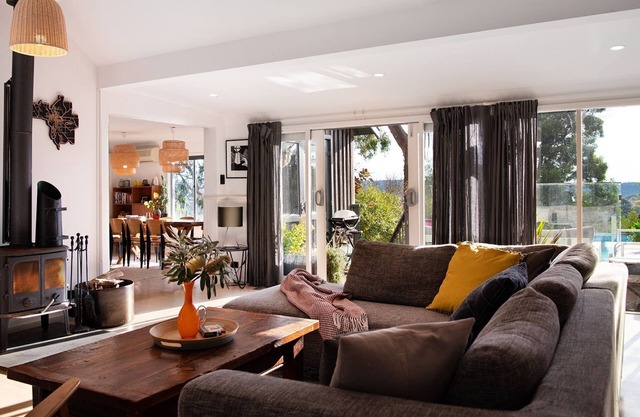 Cornish Hill House-4 bedrooms, fire place, perfect for friends and families