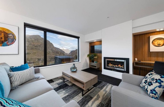 Coronet Apartment, Comfort and views,