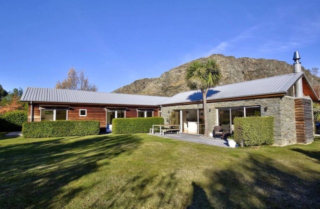 Coronet View - Family home with BBQ close to town
