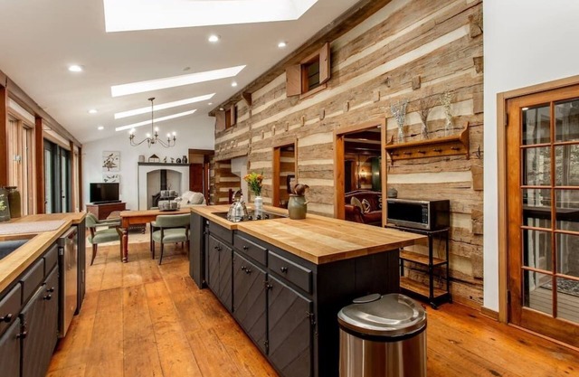 Corp. Rental-Oldest Residence in ATL- NW of City