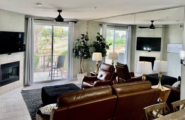 Corporate Housing furnished condominium close to the freeway.
