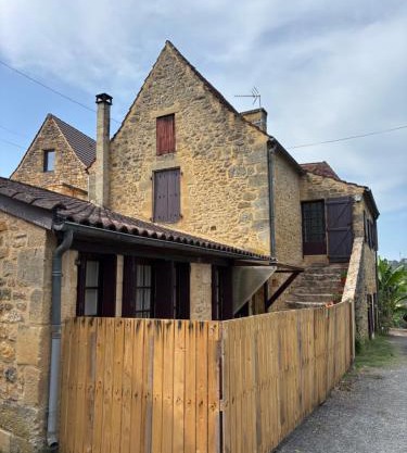 Corps de ferme rénové à 10 min de Sarlat