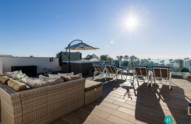 Costa Marinsa Penthouse -2bd Penthouse + Jacuzzi!