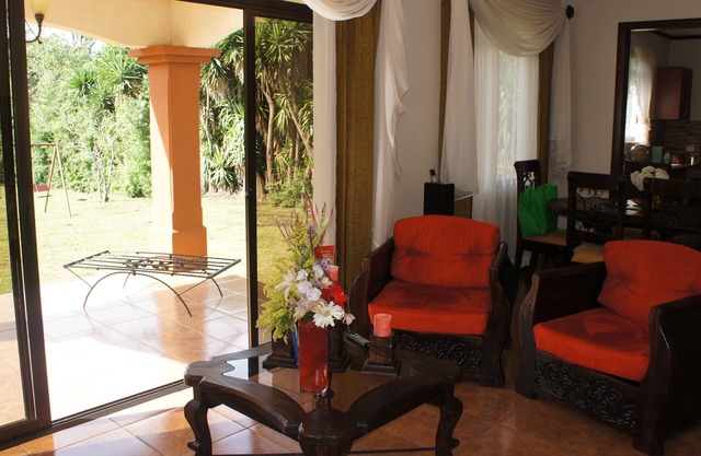 Costa Rica Deluxe Vacation Home near everything City Mountains and Beach