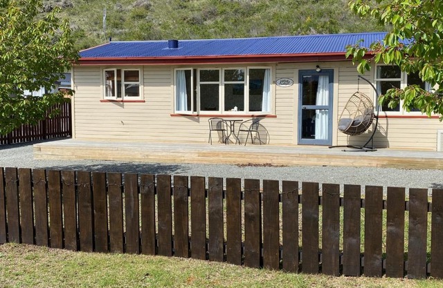 Cosy 1960's Kiwi Holiday House