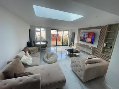 Cosy 4 bedroom house in borehamwood