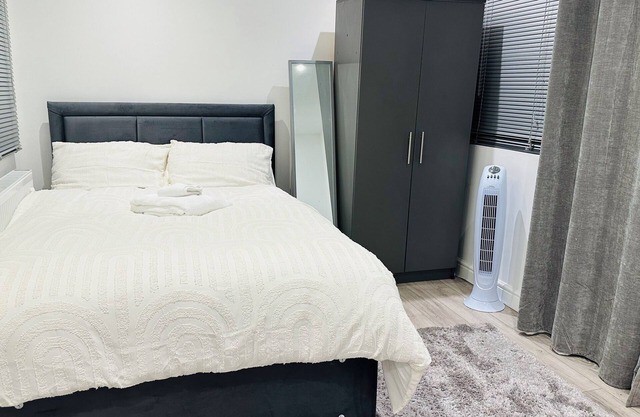 Cosy and Comfy Double Room with Private Bathroom, Close to o2 Arena