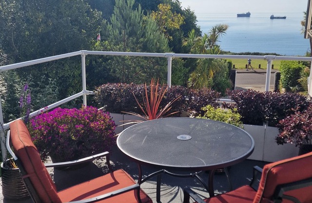 Cosy Annexe Apartment with Seaview Terrace, Secure Parking & EV Charging.