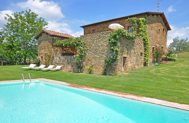 Cosy apartment for 3 people with pool, WIFI, pets allowed and panoramic view