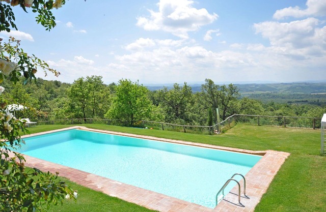 Cosy apartment for 3 people with WIFI, pool, pets allowed and panoramic view