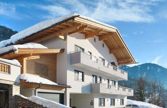 Cosy apartment for 5 people with WIFI, TV, balcony and parking
