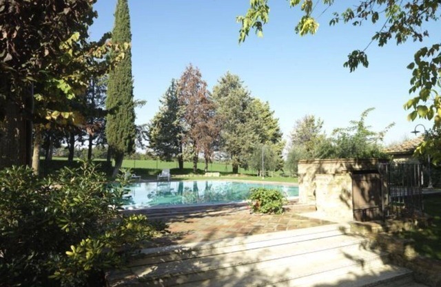 Cosy apartment in villa for 4 guests with pool, TV, patio, pets allowed and parking
