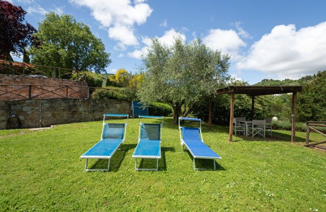 Cosy apartment in villa for 8 guests with WIFI, pool, TV, patio, pets allowed and parking