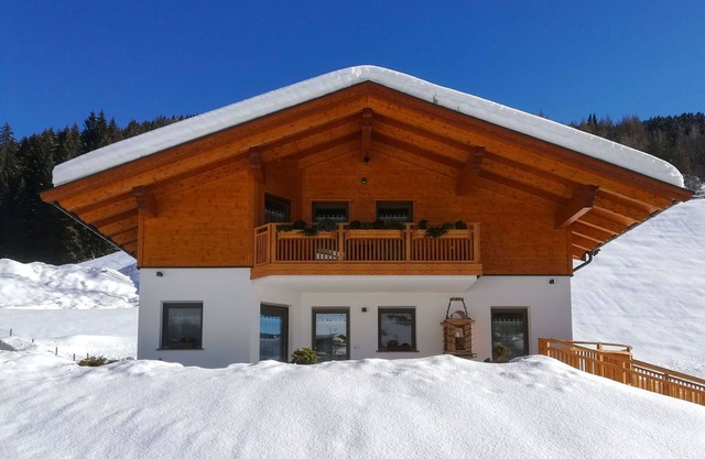 Cosy apartment for 4 people with WIFI, TV, terrace and parking