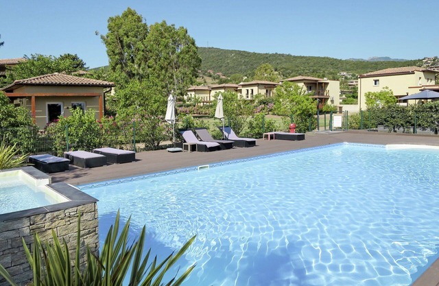 Cosy apartment for 4 people with A/C, pool, WIFI, TV, terrace and pets allowed