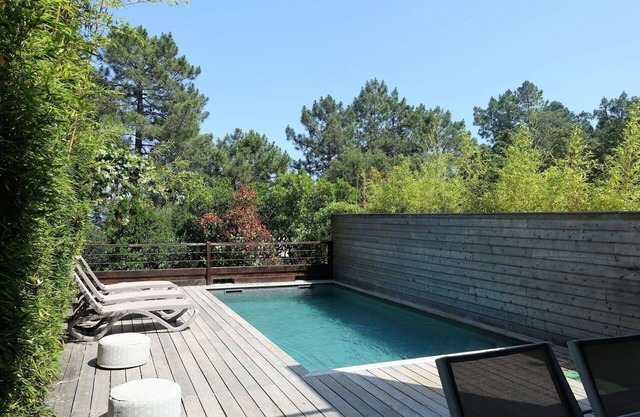 Cosy apartment for 6 people with WIFI, private pool, TV, terrace, pets allowed and parking