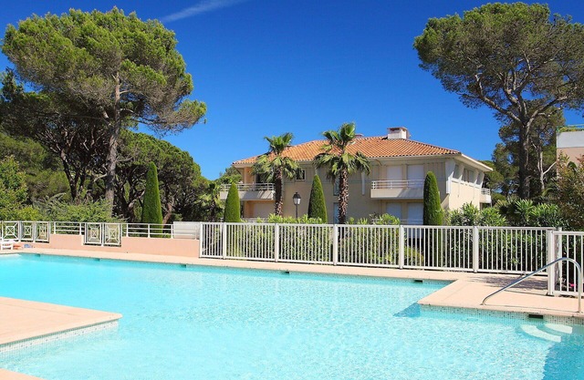 Cosy apartment for 2 guests with pool, WIFI, TV, terrace and parking