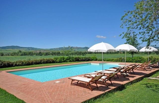 Cosy apartment for 5 people with pool, WIFI, TV, panoramic view and parking, close to Montepulci.