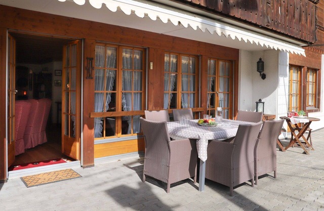 Cosy apartment for 12 people with WIFI, TV, terrace and parking