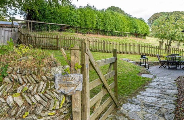 Cosy apartment for 2 people with WIFI, hot tub, TV, patio and pets allowed