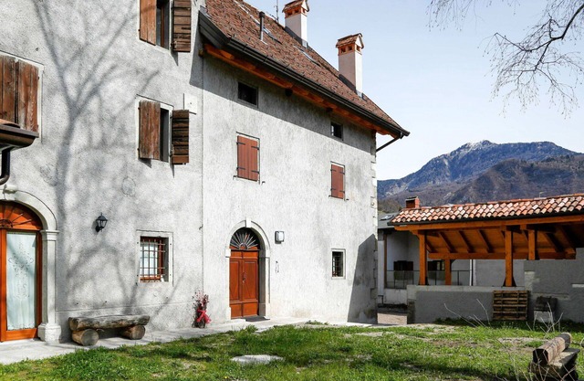 Cosy apartment for 2 people with WIFI, TV, patio and parking