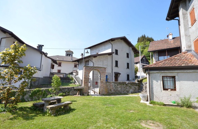 Cosy apartment for 3 people with WIFI, TV, patio and parking