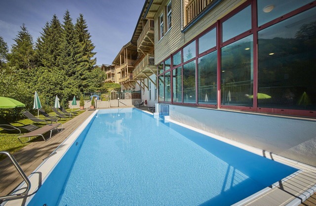 Cosy apartment for 4 guests with WIFI, pool, TV, terrace, pets allowed and parking
