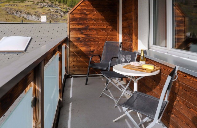 Cosy apartment for 4 guests with WIFI, TV and balcony
