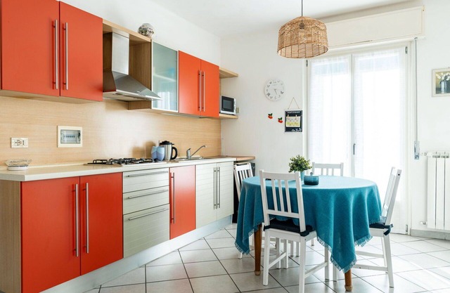 Cosy apartment for 4 guests with WIFI, balcony and parking