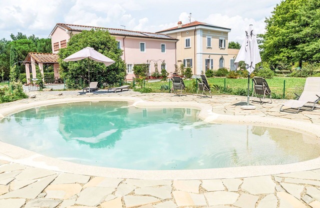 Cosy apartment for 4 people with pool, A/C, WIFI, patio, pets allowed and parking