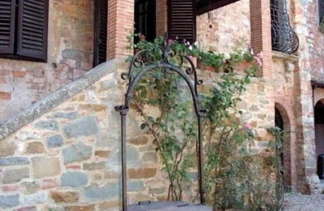 Cosy apartment for 4 people with WIFI, A/C, pool, close to Montepulciano